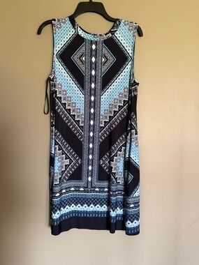 Sleeveless Geometric Print Shift Dress in Light Blue and Black